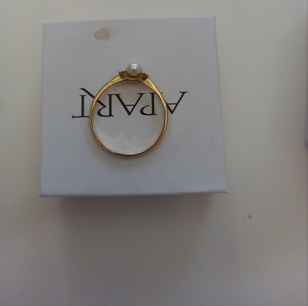 Gold ring with Pearl and zircons
